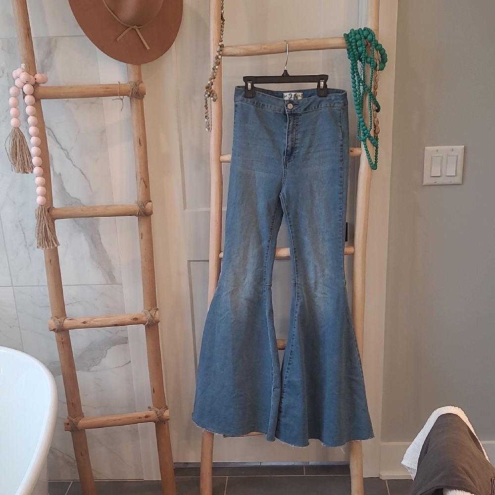 We The Free Light Blue Flared Jeans - High Waist Wide Leg 26